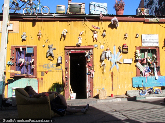 Strangest house I ever saw, dolls, tvs and weird things stuck to the front in Valparaiso. (640x480px). Chile, South America.