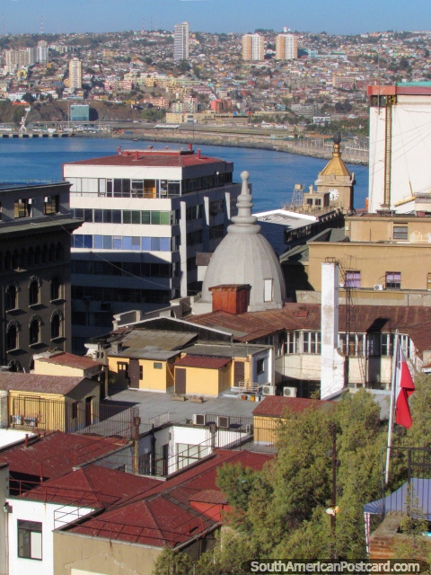 Overlooking the rooftops of Valparaiso, view from the mirador on the hills. (480x640px). Chile, South America.