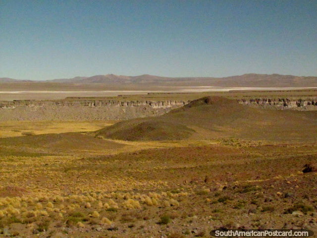 Terreno verde, colinas y montaas entre Paso de Jama y San Pedro. (640x480px). Chile, Sudamerica.