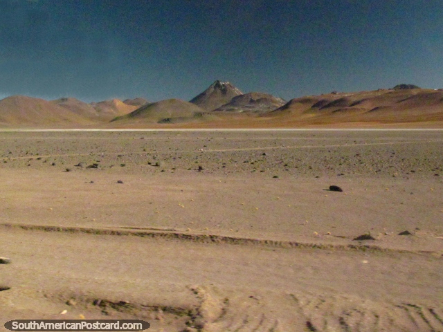 Pisos de piedras y las Montaas rocosas en el viaje entre Paso de Jama y San Pedro. (640x480px). Chile, Sudamerica.