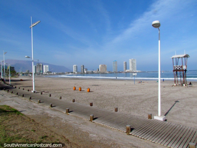 Viso bonita de Praia de praia Cavancha em um dia cheio de sol em Iquique. (640x480px). Chile, Amrica do Sul.