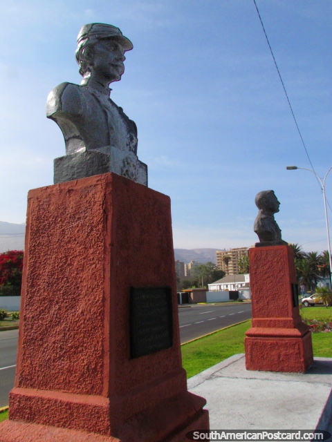 O capitão Ignacio Carrera Pinto e o Sublocatário Luis Cruz Martinez, bustos de 2 homens militares em Iquique. (480x640px). Chile, América do Sul.