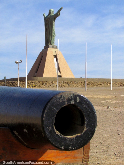 Cannon and Jesus statue at the top of the headland in Arica. (480x640px). Chile, South America.