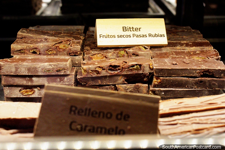 Chocolate com fruto secado e passas brancas em Cafe da P em Pucon. (720x480px). Chile, América do Sul.