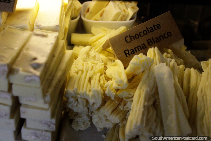 Chocolate Rama Blanco, white flake chocolate, very tempting, Cafe de la P, Pucon. (720x480px). Chile, South America.
