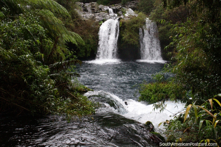 Un entorno agradable con cascadas, lagunas y naturaleza en Ojos del Caburgua, cerca de Pucn. (720x480px). Chile, Sudamerica.