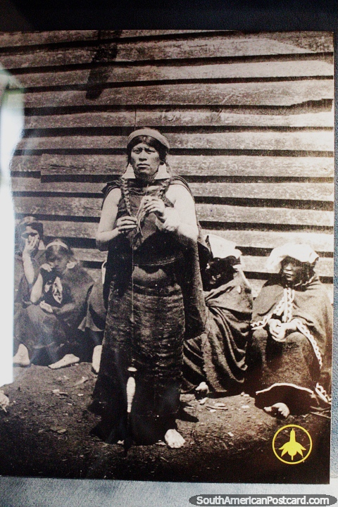 As pessoas Mapuche foram prateiros excelentes, o seu trabalho est no monitor no Museu de Histria e Antropologia em Valdivia. (480x720px). Chile, Amrica do Sul.