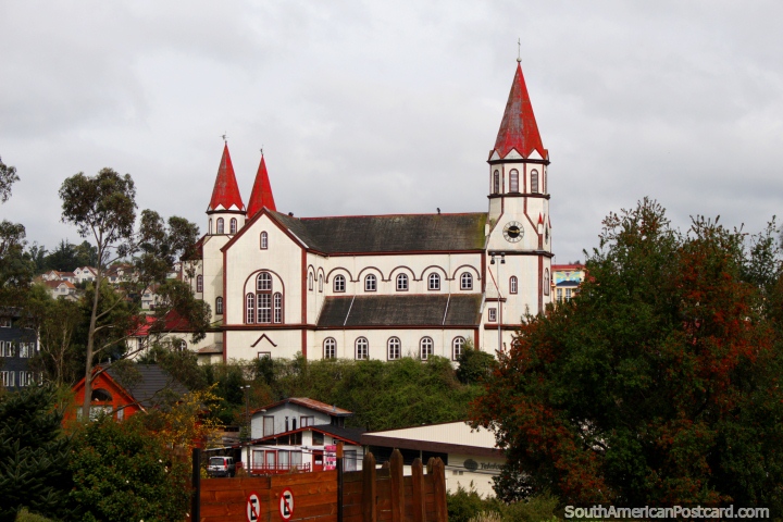 Iglesia Parroquial Sagrado Corazn (1918). Diseo Alemn y monumento nacional, Puerto Varas. (720x480px). Chile, Sudamerica.