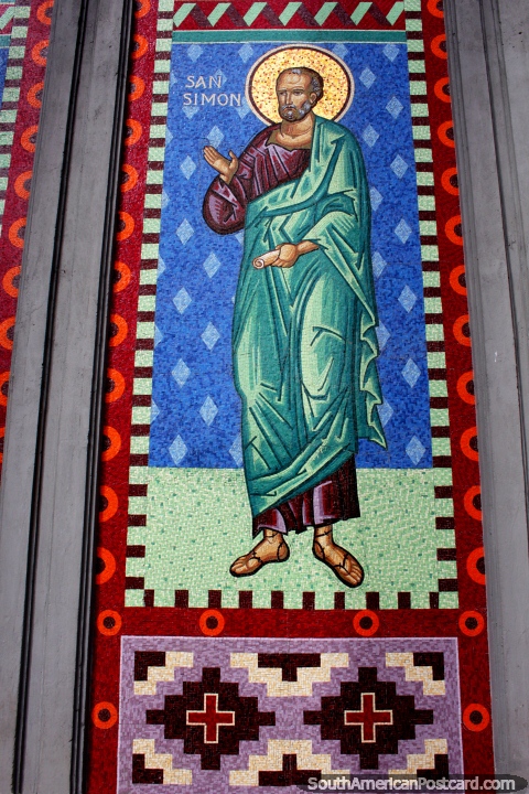San Simon, mosaico de 20,000 piezas creado por el artista Chileno Juan Francisco Echenique en Osorno. (480x720px). Chile, Sudamerica.