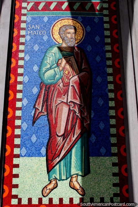 O santo Mateo, mosaico de telhas na catedral em Osorno. (480x720px). Chile, América do Sul.