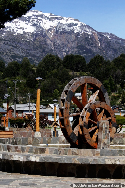 Water wheel in the Plaza de Armas in Futaleufu, the main square. (480x720px). Chile, South America.