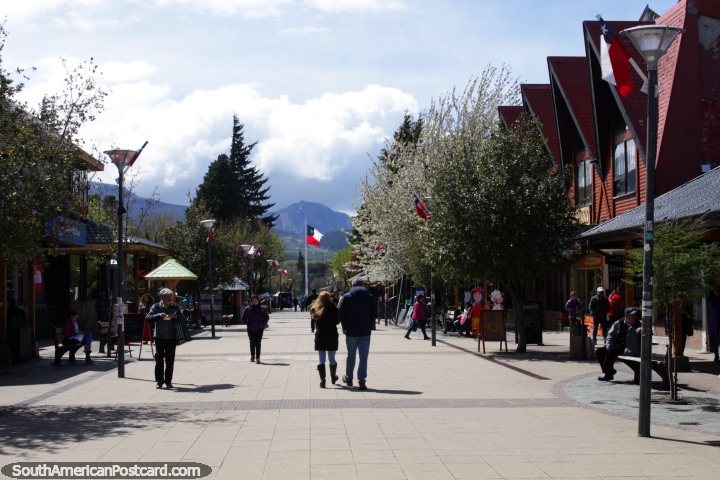 Shopping area near the plaza in Coyhaique, there are good views of the valley from the flag! (720x480px). Chile, South America.