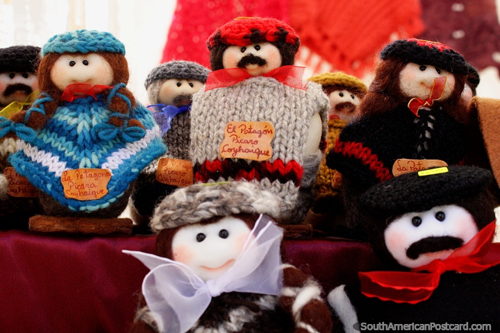 Woolen dolls wearing shawls, cute characters at the Coyhaique arts and crafts fair in the plaza. (720x480px). Chile, South America.