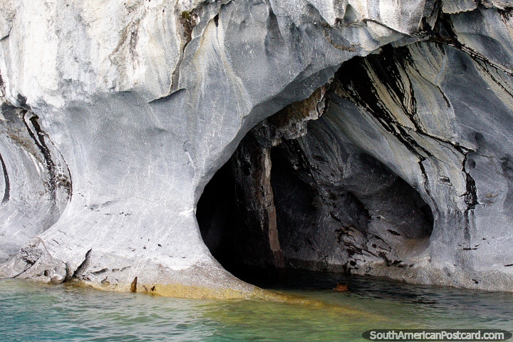 Curvas de las cuevas de mrmol, una vista increble que debes ver por ti mismo en Puerto Ro Tranquilo. (720x480px). Chile, Sudamerica.