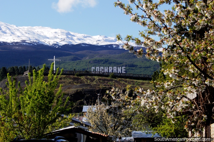 O miradouro da Cruz, suba para ver as grandes visões de Cochrane e em volta! (720x480px). Chile, América do Sul.
