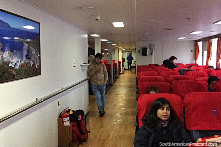 Dentro de la sala de pasajeros del enorme ferry a Quellon desde Puerto Chacabuco. (720x480px). Chile, Sudamerica.