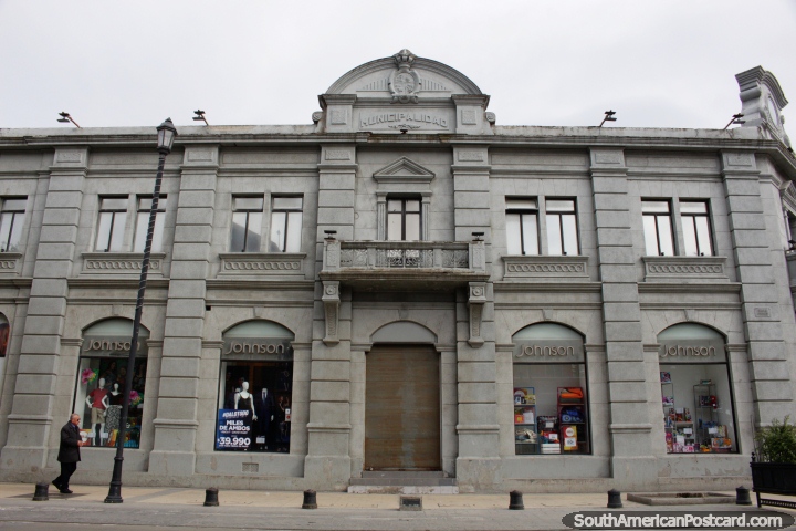 A fachada de uma loja na alta rua em Punta Arenas, a cidade tem a grande arquitetura. (720x480px). Chile, América do Sul.