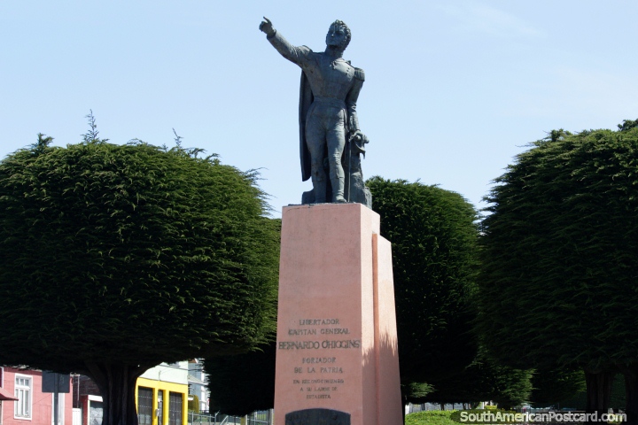 Bernardo O-Higgins, lder de la independencia de Chile (1778-1842), estatua en Punta Arenas. (720x480px). Chile, Sudamerica.
