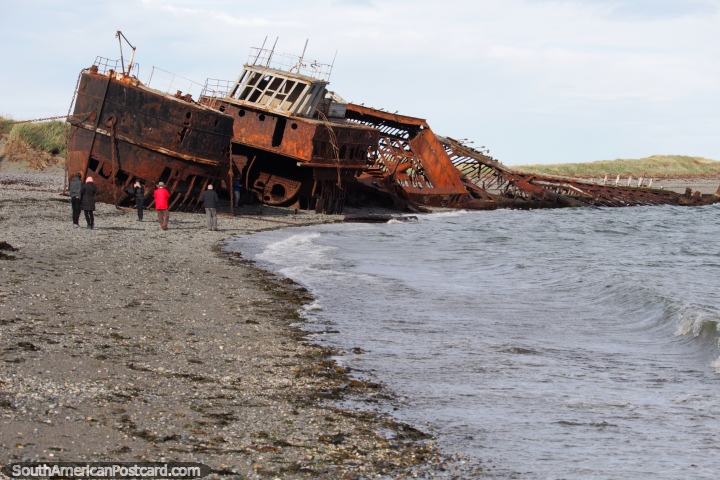 Velho naufrágio enferrujado em San Gregorio, dever - vê enquanto está na Terra do Fogo. (720x480px). Chile, América do Sul.