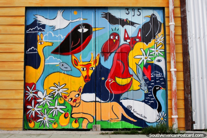 Animales de la Patagonia, mural de Antonia Boza en Puerto Natales. Vea su trabajo en antoniaboza.cl (720x480px). Chile, Sudamerica.