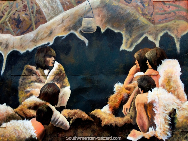 Las personas tnicas se mantienen calientes usando pieles de animales, murales en Puerto Natales. (640x480px). Chile, Sudamerica.