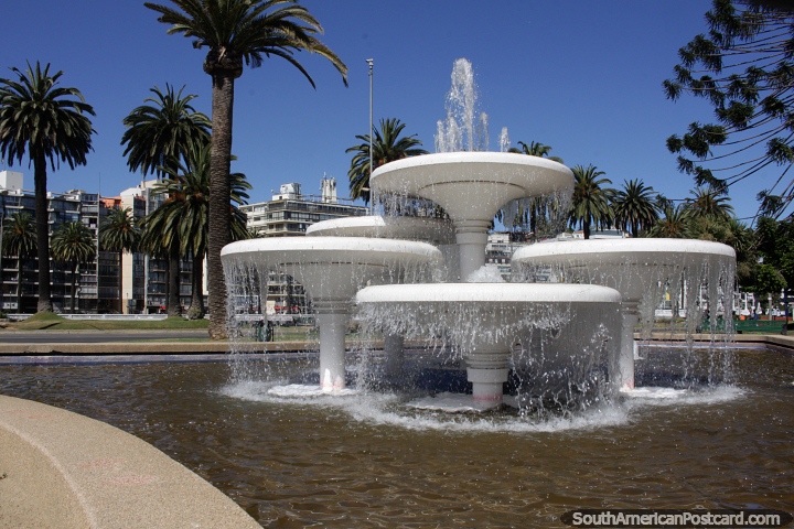 Fountain in the shape of a large flower at Plaza Mexico in Vina del Mar. (720x480px). Chile, South America.