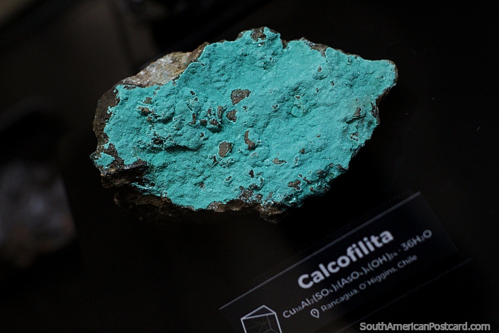 Calcofilita, roca mineral verde encontrada en Rancagua, O'Higgins, museo en Copiap. (720x480px). Chile, Sudamerica.