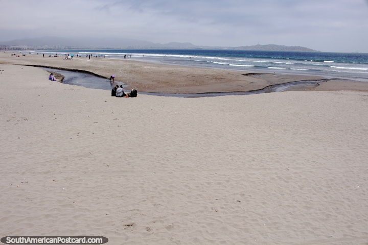 Praia El Faro em La Serena com belas areias brancas. (720x480px). Chile, Amrica do Sul.