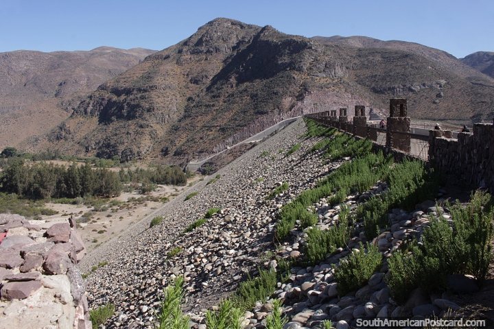 Dam at the Puclaro reservoir in the Elqui Valley near Vicuna. (720x480px). Chile, South America.