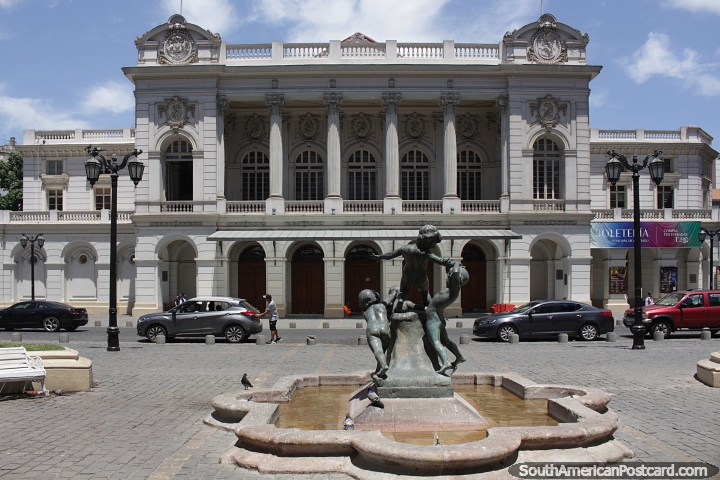 Teatro Municipal de Santiago (1857, 1873), modernizado y reconstruido a lo largo de los aos. (720x480px). Chile, Sudamerica.
