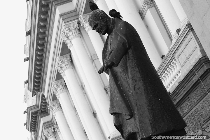 Jose Maria Caro Rodriguez (1866-1958), cardinal and archbishop, statue and a row of white columns in Santiago. (720x480px). Chile, South America.