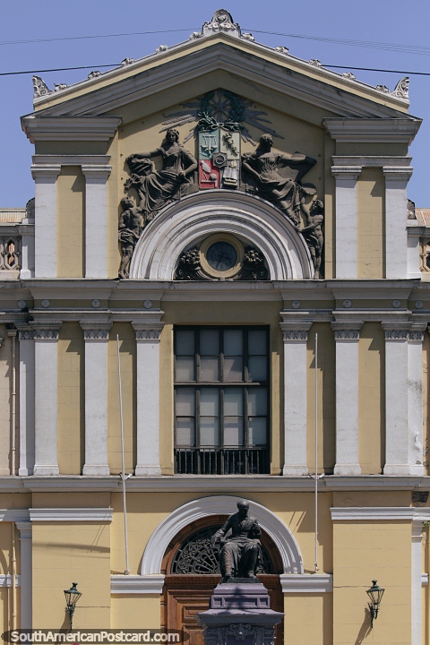 Increble fachada histrica en Santiago con muchas caractersticas agradables. (480x720px). Chile, Sudamerica.