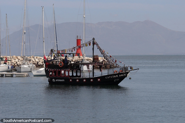 Capitán Amir, barco de pasajeros para cruceros por puerto en Antofagasta. (720x480px). Chile, Sudamerica.