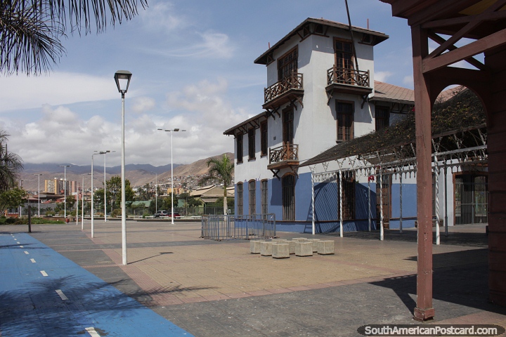 Edificios histricos de Antofagasta entre el puerto y la estacin de tren. (720x480px). Chile, Sudamerica.