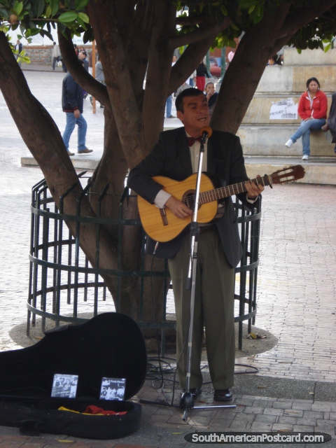 Marcelo Belardinelli plays guitar and sings in the Pasto plaza. (480x640px). Colombia, South America.