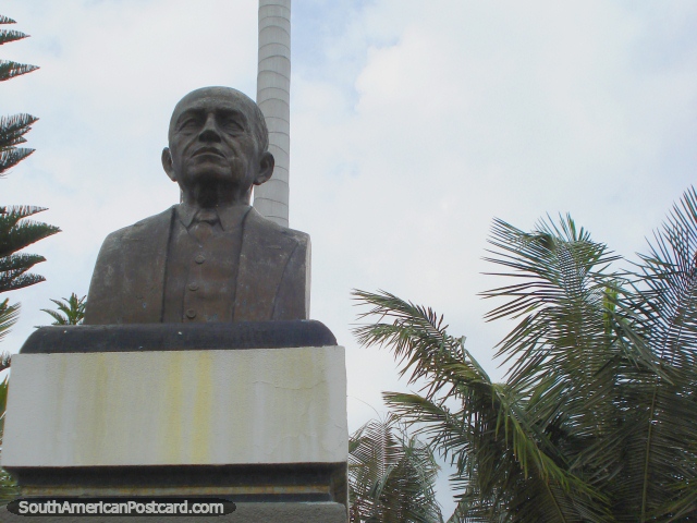 Bust of Pedro Vicente Henao, one of the founders of Salento. (640x480px). Colombia, South America.