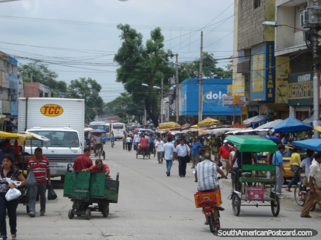 Rua movimentada em Barranquilla. (640x480px). Colmbia, Amrica do Sul.