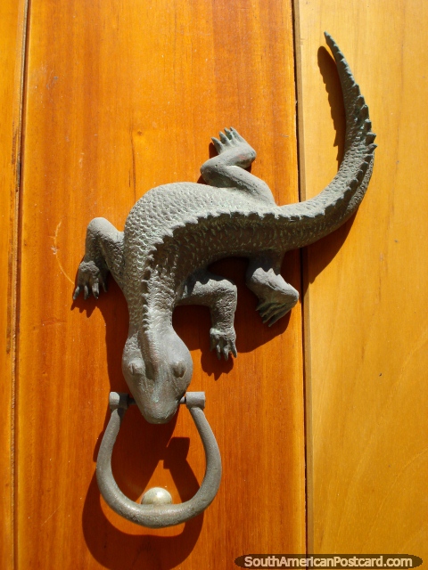 Otra aldaba de la puerta del geco en Cartagena. (480x640px). Colombia, Sudamerica.