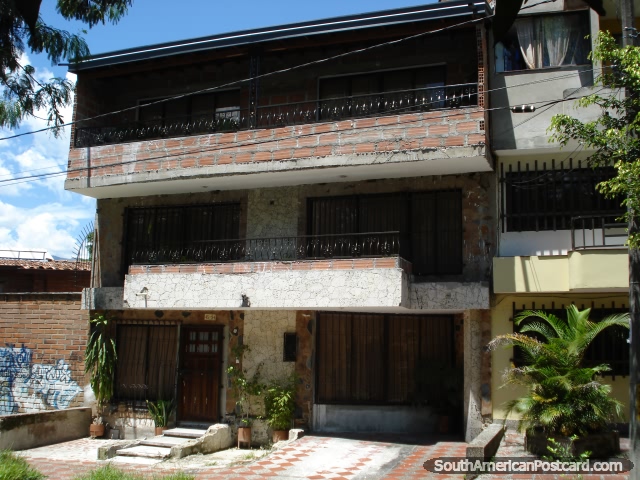 La casa donde Pablo Escobar se mat en en 1993 en Medelln. (640x480px). Colombia, Sudamerica.