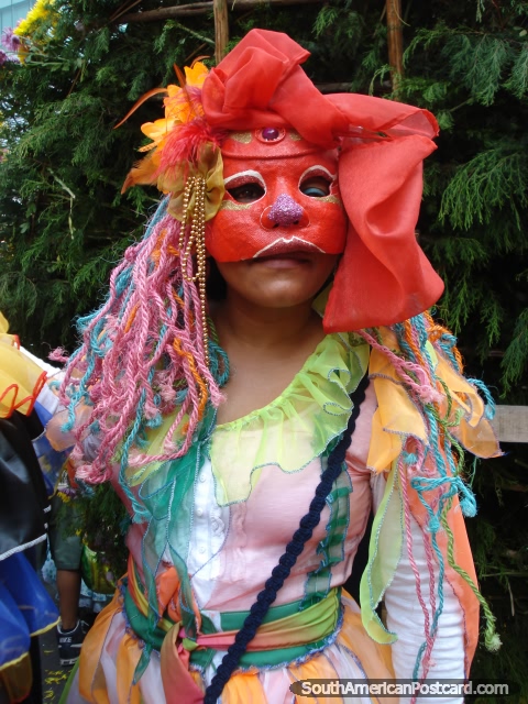 Pessoas em trajes assombrosos no festival de flores em Medelln. (480x640px). Colmbia, Amrica do Sul.
