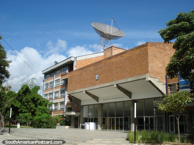 O auditório (Auditorio Fundadores) em universidade EAFIT em Medellïn. (640x480px). Colômbia, América do Sul.