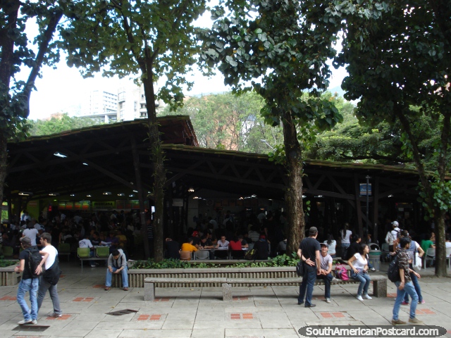 A cafetaria em hora de almoço em Universidad EAFIT, Medellïn. (640x480px). Colômbia, América do Sul.