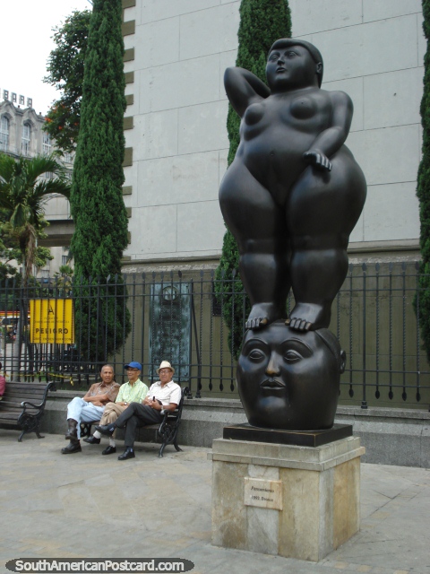 Trabajo de bronce de 1992 de Pensamiento en Plaza Botero, Medellín. (480x640px). Colombia, Sudamerica.