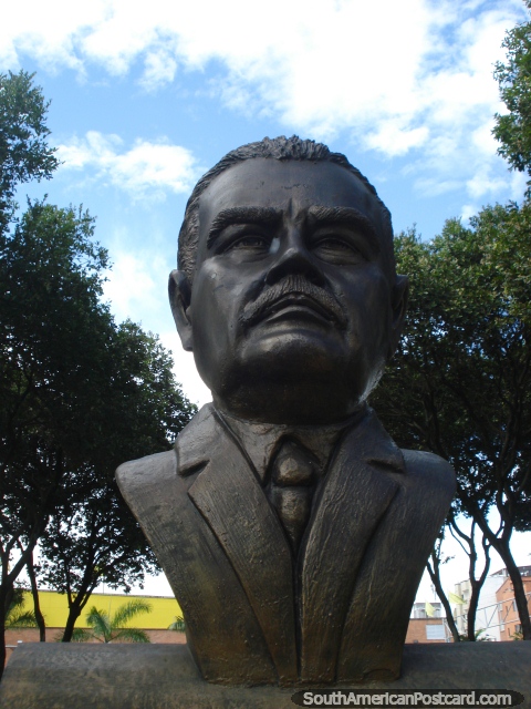 Bust of Don Prospero Rueda Rodriguez in Parque de los Periodistas in Bucaramanga. (480x640px). Colombia, South America.