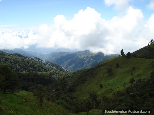 Beautiful countryside out of Bucaramanga on the way to Cucuta. (640x480px). Colombia, South America.