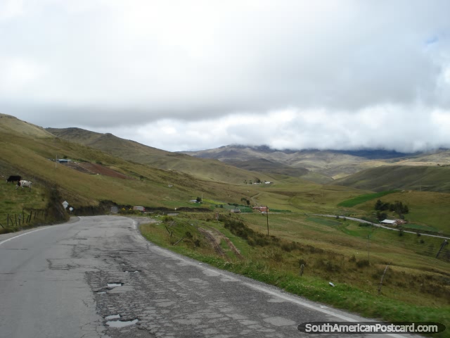 The road and hills between Bucaramanga and Cucuta. (640x480px). Colombia, South America.