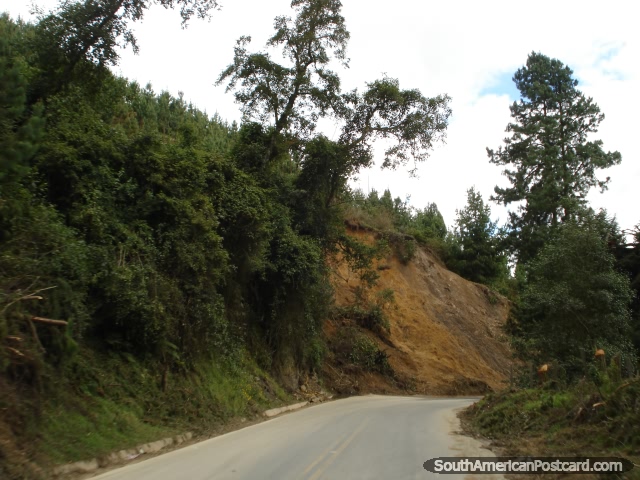 Mudslide just before arriving in the town of Pamplona. (640x480px). Colombia, South America.