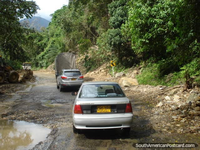 El camino al final de Cucuta tiene unos problemas de huaicos. (640x480px). Colombia, Sudamerica.