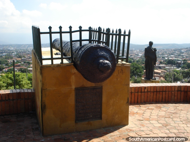 O canhão, monumento de La Batalla de Cucuta. (640x480px). Colômbia, América do Sul.