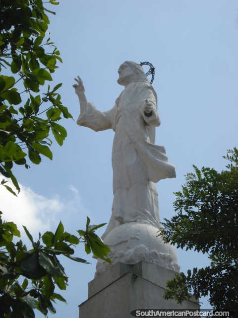Estatua de Cristo Rey Jess en Cucuta. (480x640px). Colombia, Sudamerica.